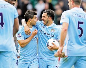 在田间耕种 在田间耕种